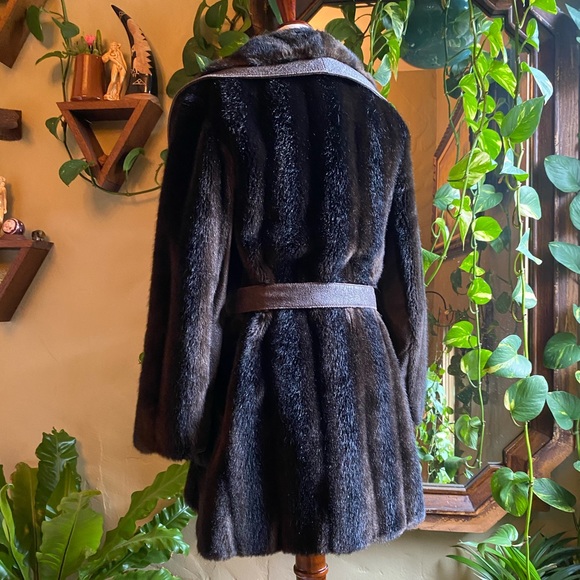 SOLD ♥️ 1970’s Vintage Faux Fur Coat | Chocolate Brown - Picture 2 of 12
